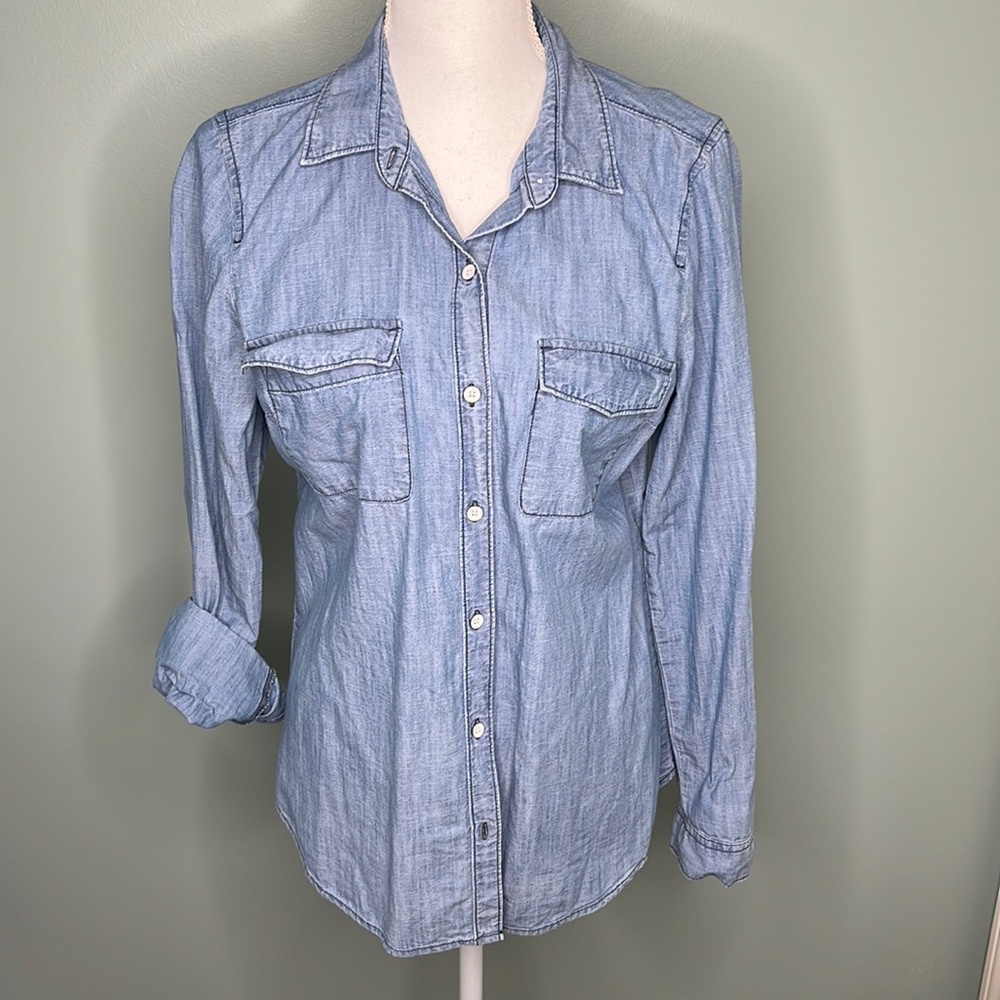 Denim Old Navy button up size Medium